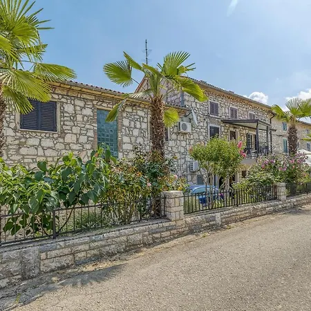 Matea Pensión Funtana